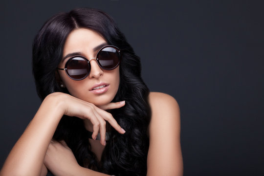 Beautiful woman in trendy round sunglasses