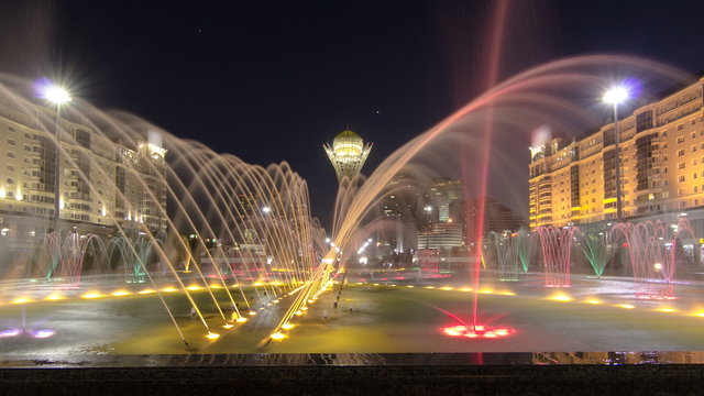 Bayterek Tower and fountain show at night timelapse hyperlapse. Astana, Kazakhstan.