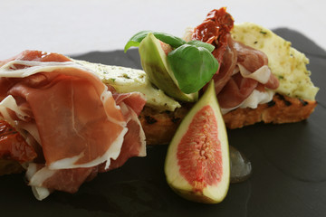 fig and cured ham bruschetta