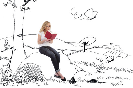 femme lisant livre nature