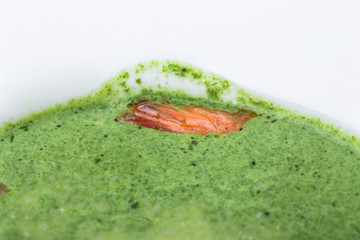 Delicious spinach cream soup with prawns.