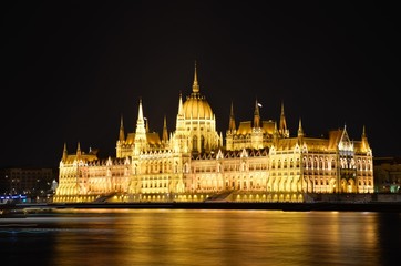 Parlament w Budapeszcie nocą/ Budapest Parliment at night - obrazy, fototapety, plakaty