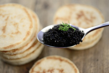 Löffel Kaviar
