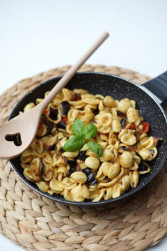 Orecchiette con melanzane a funghetto
