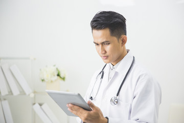 Concentrated doctor with tablet