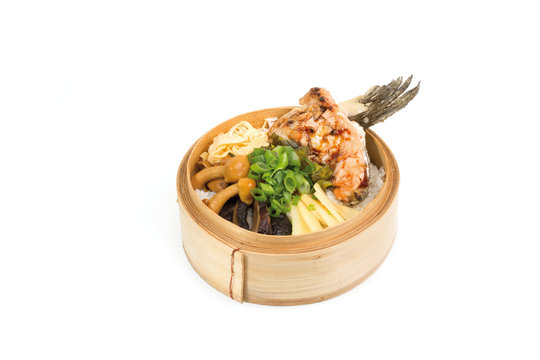 Sushi CeyRo - Sake Kame auf wei&szlig;em Hintergrund, Foodfotografie 