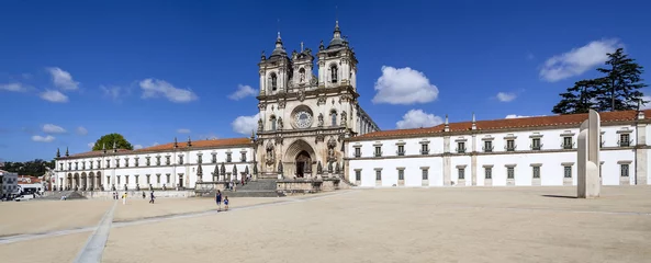 Rolgordijnen Monument Alcobaca, Portugal - juli 2015: Alcobaca-klooster, een meesterwerk van de gotische architectuur. Cisterciënzer Religieuze Orde. UNESCO Wereld Erfgoed. Portugal.