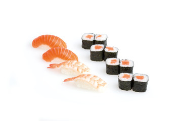 Menü, Menü Maki, Sushi, auf weißem Hintergrund, Foodfotografie