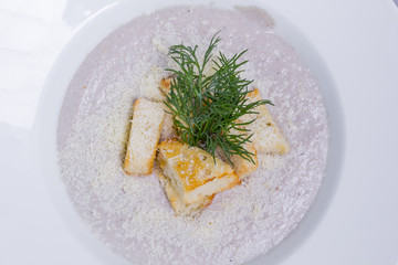 Mushroom cream soup with roasted rusks