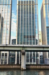 Fototapeta premium 大阪 堂島川沿いのビル