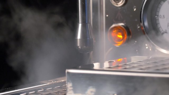Milk steamer for making milk froth for coffee / cappuccino