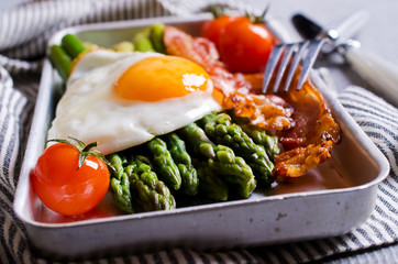 Green asparagus with fried eggs
