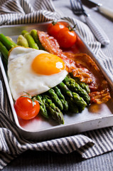 Green asparagus with fried eggs