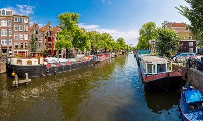 Obraz premium Canal and bridge in Amsterdam