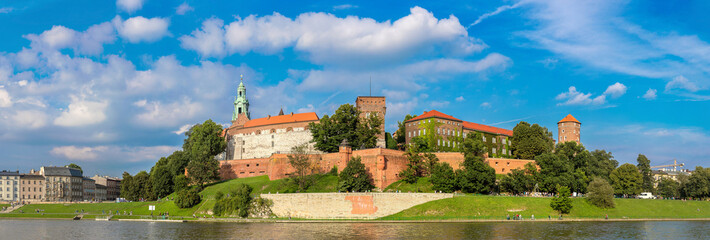 Fototapeta na wymiar Wawel castle in Kracow