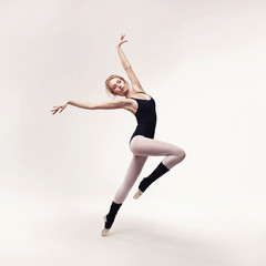 Fototapeta na wymiar Ballerina in black outfit posing on toes