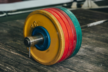 Fototapeta closeup barbell on a wooden floor during a powerlifting competition obraz