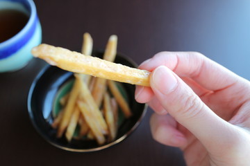 芋けんぴとほうじ茶