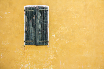 Old Green wooden window_1