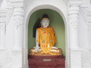 Buddha at Shwedagon pagoda - obrazy, fototapety, plakaty