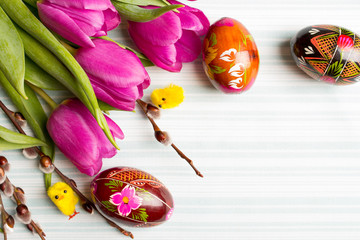 Easter decoration with eggs and tulips - obrazy, fototapety, plakaty