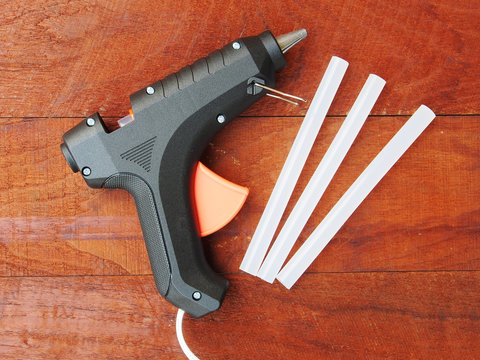 Как снять горячий клей со стекла Glue Gun Stick Изображения: просматривайте стоковые фотографии, векторные изобра