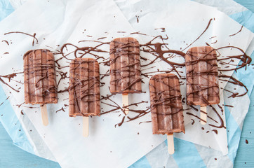 Hausgemachte Eis am Stiel