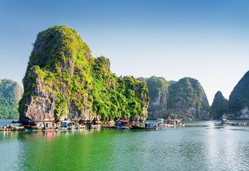Fototapeta na wymiar Floating fishing village in the Ha Long Bay, Vietnam