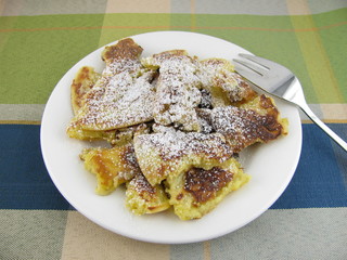 Kaiserschmarrn mit Puderzucker