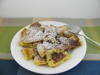 Kaiserschmarrn mit Puderzucker