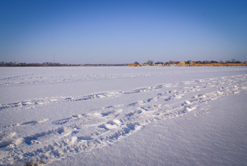 Fototapeta na wymiar Лед на реке