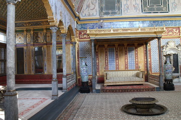 Obraz premium Interior of Imperial harem in Topkapi Palace Museum, Istanbul, Turkey