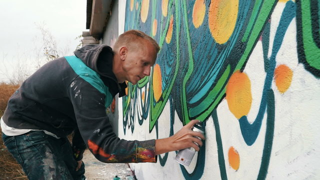 Graffiti artist drawing on the wall