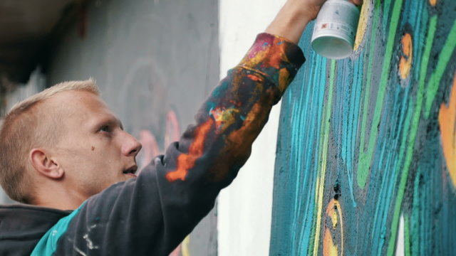 Graffiti artist drawing on the wall