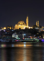 Obraz premium Rustem pasha mosque at night,Istanbul,Turkey..
