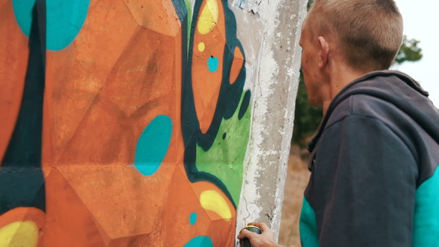 Graffiti artist drawing on the wall