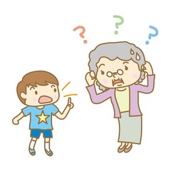 難聴のシニア女性に話しかける孫