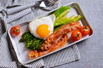 Green asparagus with fried eggs