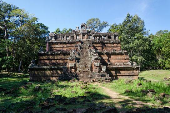 The celestial temple Phimeanakas is part of the royal palace Ang