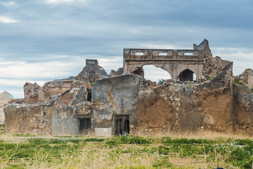 Fototapeta na wymiar Ruins of old building in Iraqi Kurdistan region inside Kirkuk city
