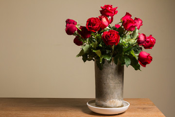 bunch of red rose in vase