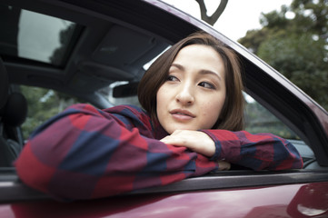 Women are looking at the back from the car window