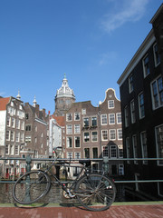 Fototapeta na wymiar Waterway and bike in Amsterdam