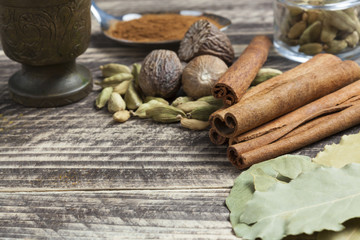 oriental indian spices curry paprika nutmeg chili cardamom kurkuma slate