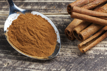 oriental indian spices curry paprika nutmeg chili kardamom kurkuma slate