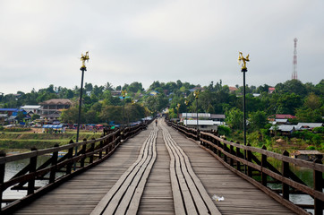 Fototapeta na wymiar Saphan Mon wooden bridge in morning time