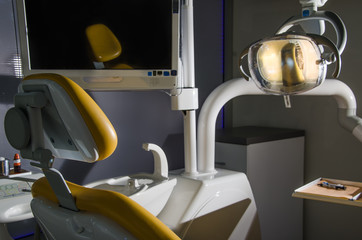 Dentist office with only the lamp on, in the darkness.