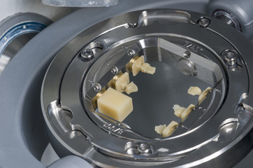 Hybrid ceramics: composite and ceramics into the milling machine