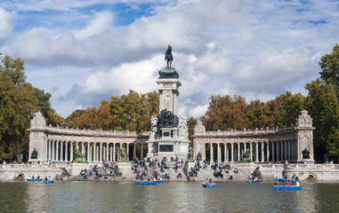 Fototapeta na wymiar Madrid,monumento Alfonso XII