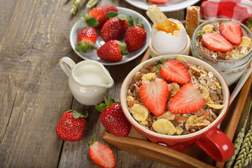 Muesli with strawberries